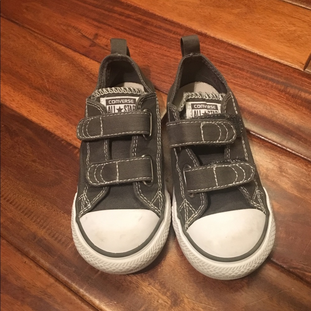 Boys converse